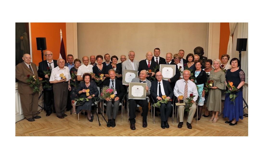 Latvijas sirds ķirurģijas pamatlicēji tika godināti ar Valsts Prezidenta Cildinājuma rakstiem un apbalvojumu “Zelta sirds”