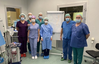 Sadarbojoties asinsvadu un sirds ķirurgiem, Latvijā veikta unikāla operācija