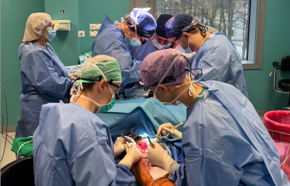 Paula Stradiņa Klīniskās universitātes slimnīcā balsenes vēža pacientam veikta sarežģīta ķirurģiska operācija, kas ļāvusi atjaunot runas funkciju