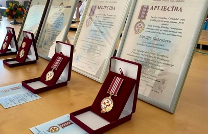 Pasniegti biedrības Latvijas savienība Černobiļa apbalvojumi