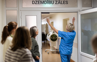 Stradiņa slimnīcā Latvijas un Norvēģijas speciālisti apmainās pieredzē dzemdību aprūpē un profesionālajā izglītībā