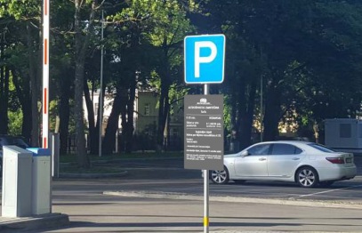 Slimnīcā izbūvēta autostāvvieta pacientu ērtībām