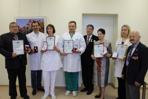Biedrība "Černobiļa" pasniedz goda zīmes Stradiņa slimnīcas ārstiem