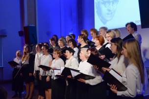 Ar savu dziedājumu priecēja Stradiņa slimnīcas sieviešu koris "Stradiņi".