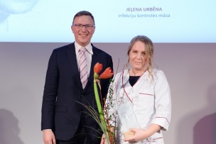 Nominācijā "Gada māsa izglītībā" balvu saņēma infekciju kontroles māsa Jeļena Urbēna.  Balvu pasniedza Zinātnes nodaļas vadītājs Pēteris Ersts.