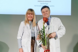 Nominācijā "Gada cilvēks pētniecībā" balvu saņema kardiologs Indulis Kukulis.  Balvu pasnieza dr. Iveta Mintāle.