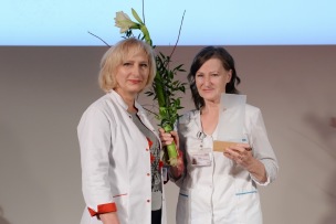 Nominācijā "Gada cilvēks atbalsta personāla vidū" balvu ieguva Ruta Beškareva. Bavu pasniedza Apvienotās laboratorijas vadītāja Dagnija Straupmane 